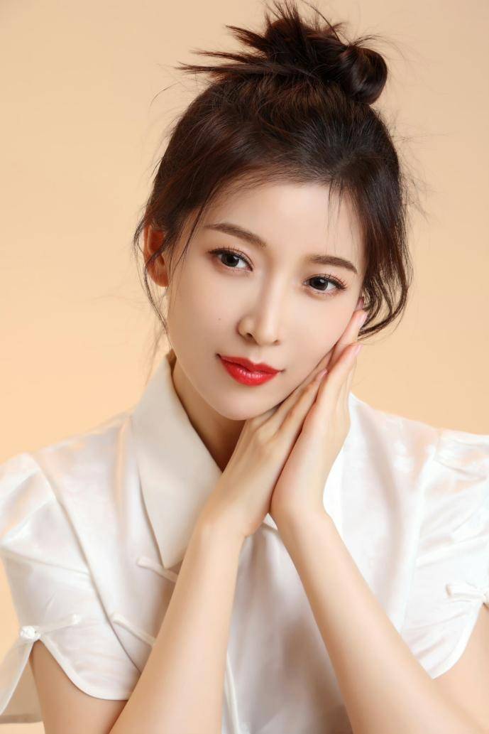 最美哈佛校花朱梓橦,一袭红衣礼裙亮相活动现场_红色_运动_成绩