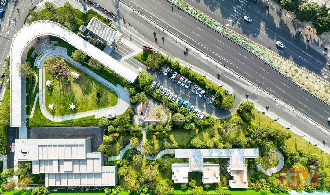 图 | 华润置地门前的周家坡公园一路之隔约798亩的江南公园,早已成为