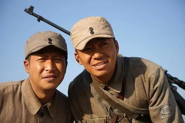 徐佳主演了军旅励志剧《我是特种兵》,在2012年又和徐佳,吴京续写了