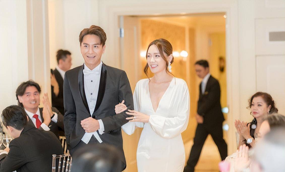 马国明汤洛雯完婚!新娘官宣结婚现场照大秀好身材,马国明有福气