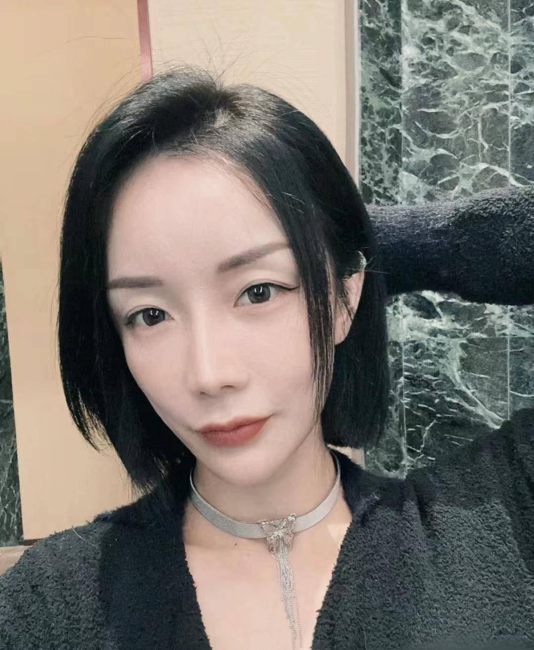 百万网红澳门酒窝夫妇思思跳楼身亡,生前被网暴,老公表现引争议_孩子