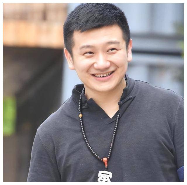 在直播的尾声,李寅飞对于何云伟的传统相声表示了由衷的欣赏.