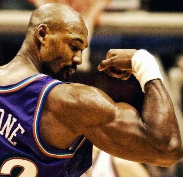 5位nba球员展示出真实的肌肉,穿上球衣如紧身衣,詹姆斯在其中_中锋