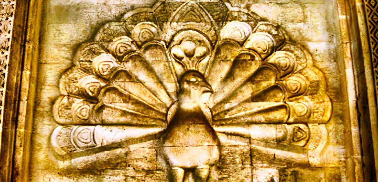 我们说雅兹迪人的宗教和亚伯拉罕诸宗教有接近的地方,是因为雅兹迪教