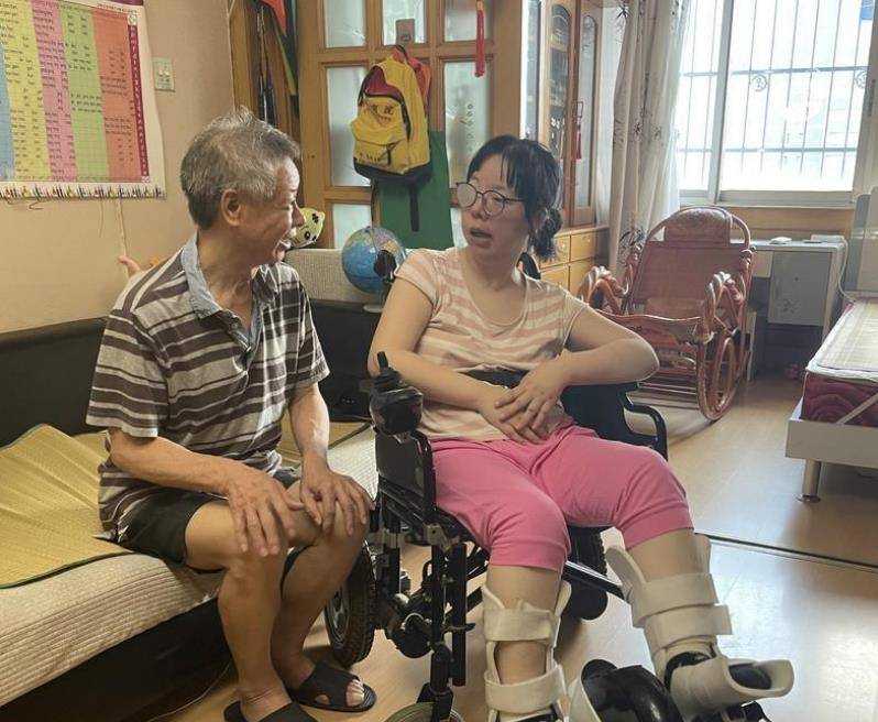 怀孕时瘫痪在床,生子后惨遭丈夫抛弃,8年后逆风翻盘_王磊_医生_母亲