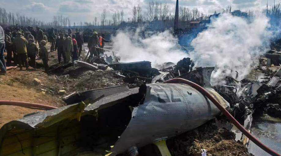 一架印度客机突然偏离航线,直接撞山坠毁,印度航空却一口否认
