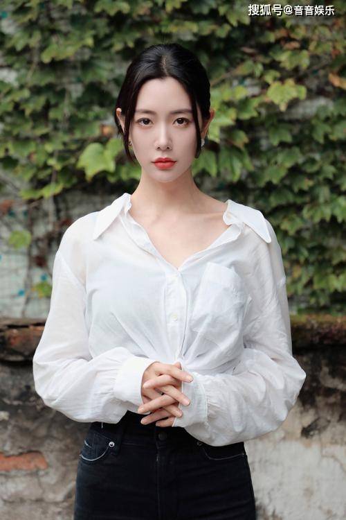 37岁克拉拉写真赏,南韩顶级魅力尽显风华!_时尚_女性_散发出