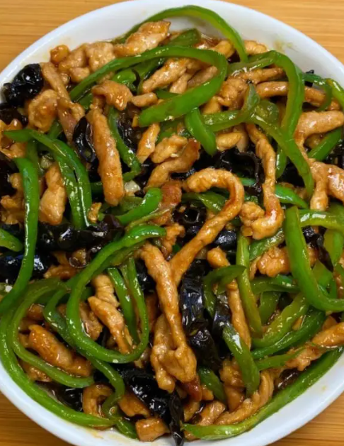 家常美味,青椒木耳炒肉丝_口感_调料_胡萝卜