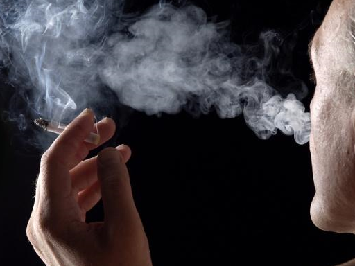 很多人在吸烟时刻意地使用这种方法,也就是说吸一口,尽快将烟吐出来