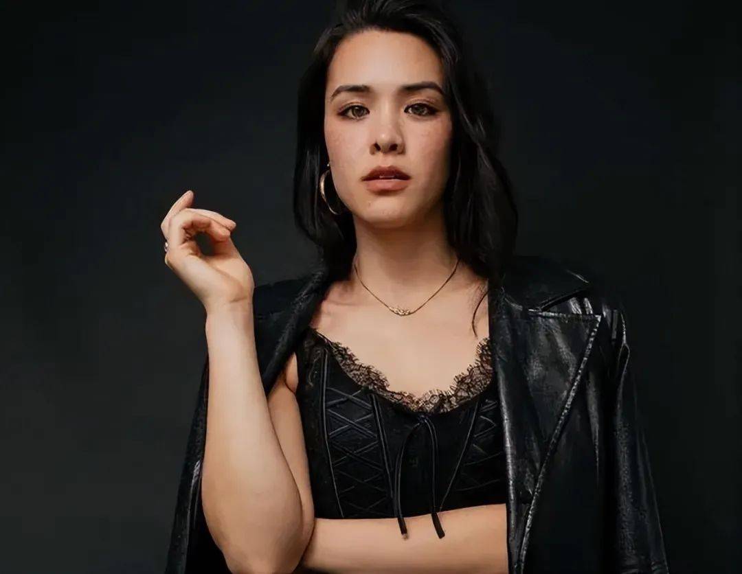 钟丽缇大女儿引轰动,身材丰满穿紧身衣差点撑爆,纯欲风十足_张敏钧