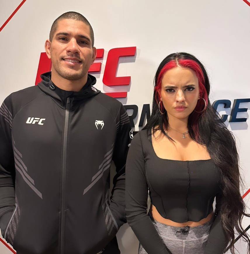 曝ufc冠军佩雷拉,与nba名媛詹娜约会,刚被已婚女友欺骗_梅尔_网络