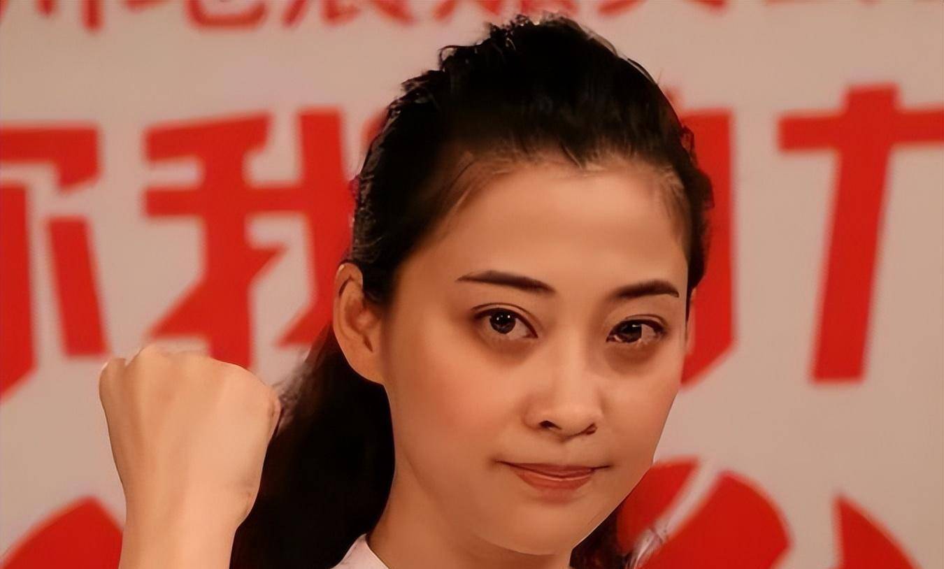 19岁成名春晚,23岁与张国荣同台,现被宠上天!_梅婷_成为了_观众们