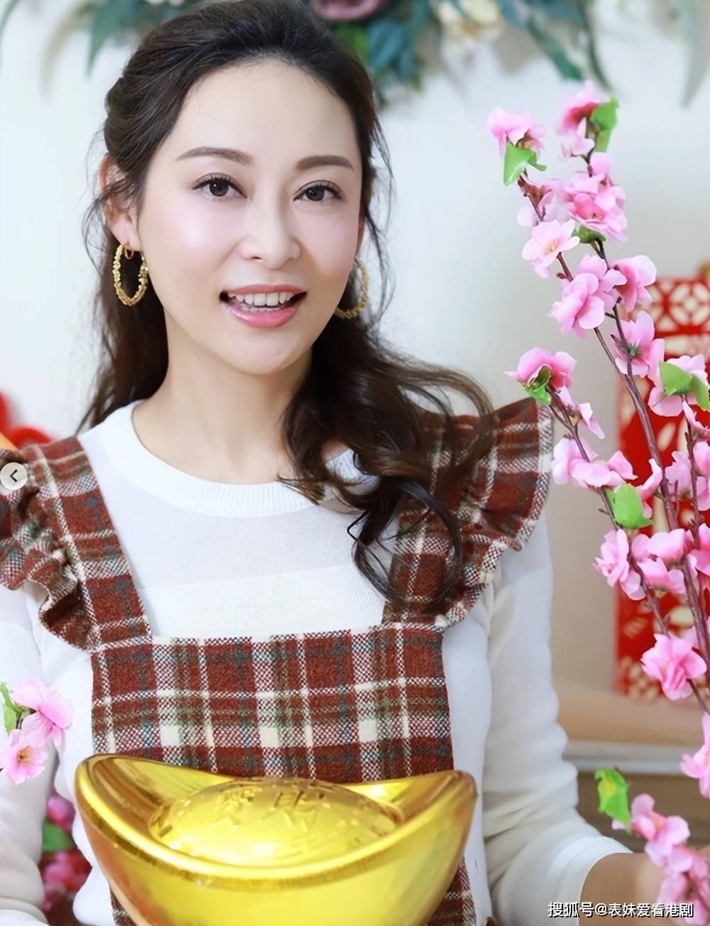 感情线,我当时还是超级磕的李彩宁她前前后后客串了将近一百部tvb剧集