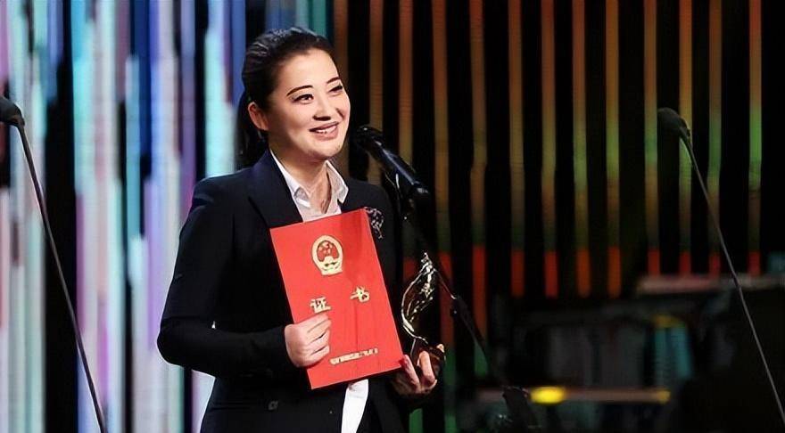 19岁成名春晚,23岁与张国荣同台,现被宠上天!_梅婷_成为了_观众们