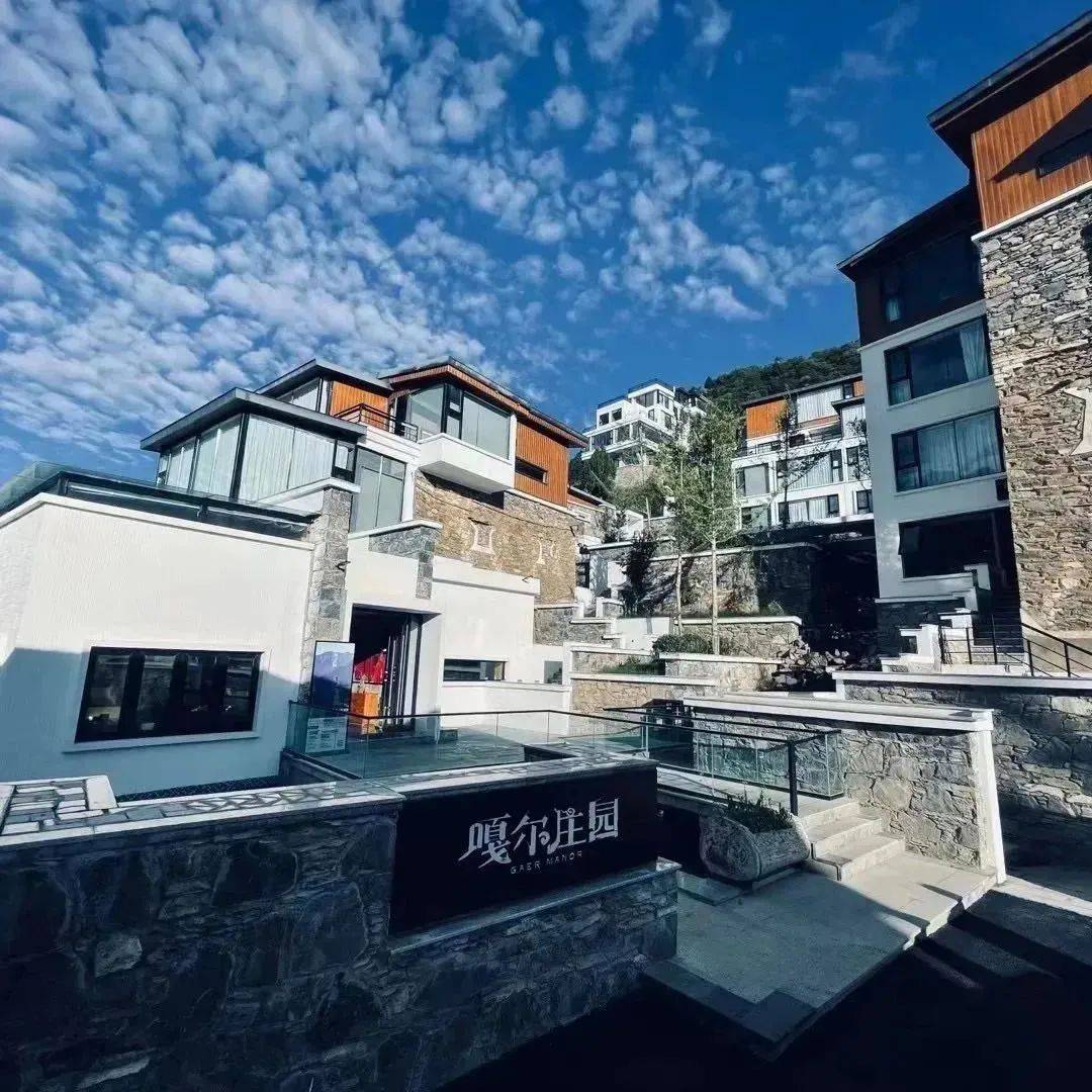 黑水县嘎尔庄园嘎尔庄园代表旅游住宿业最高水平国家甲级民宿是阿坝州