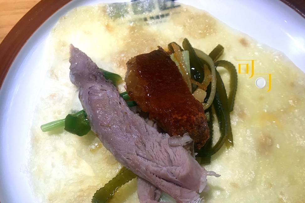 在天津必吃的一道酥肘子,4个人176元,吃到扶墙出