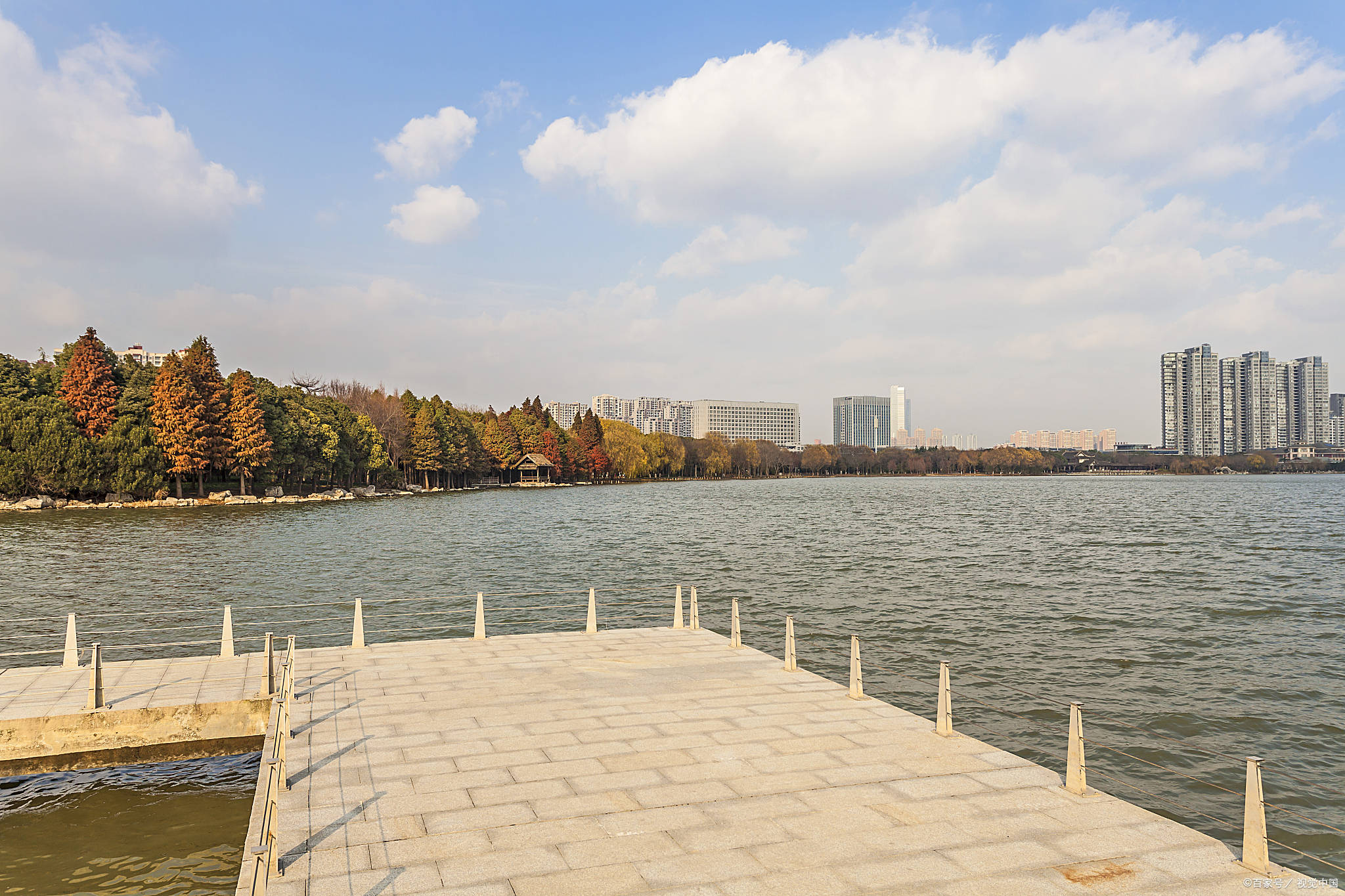 沈阳仙子湖风景旅游度假区是一个集多种活动于一体的旅游胜地_游客
