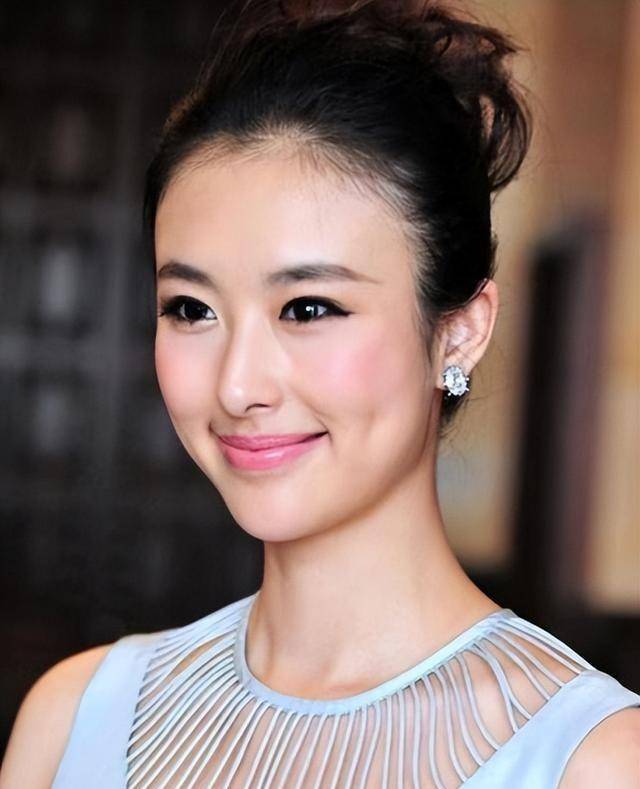 翟凌:被前男友杨迪报复,私密照2次被外泄,嫁国外老公最终美满