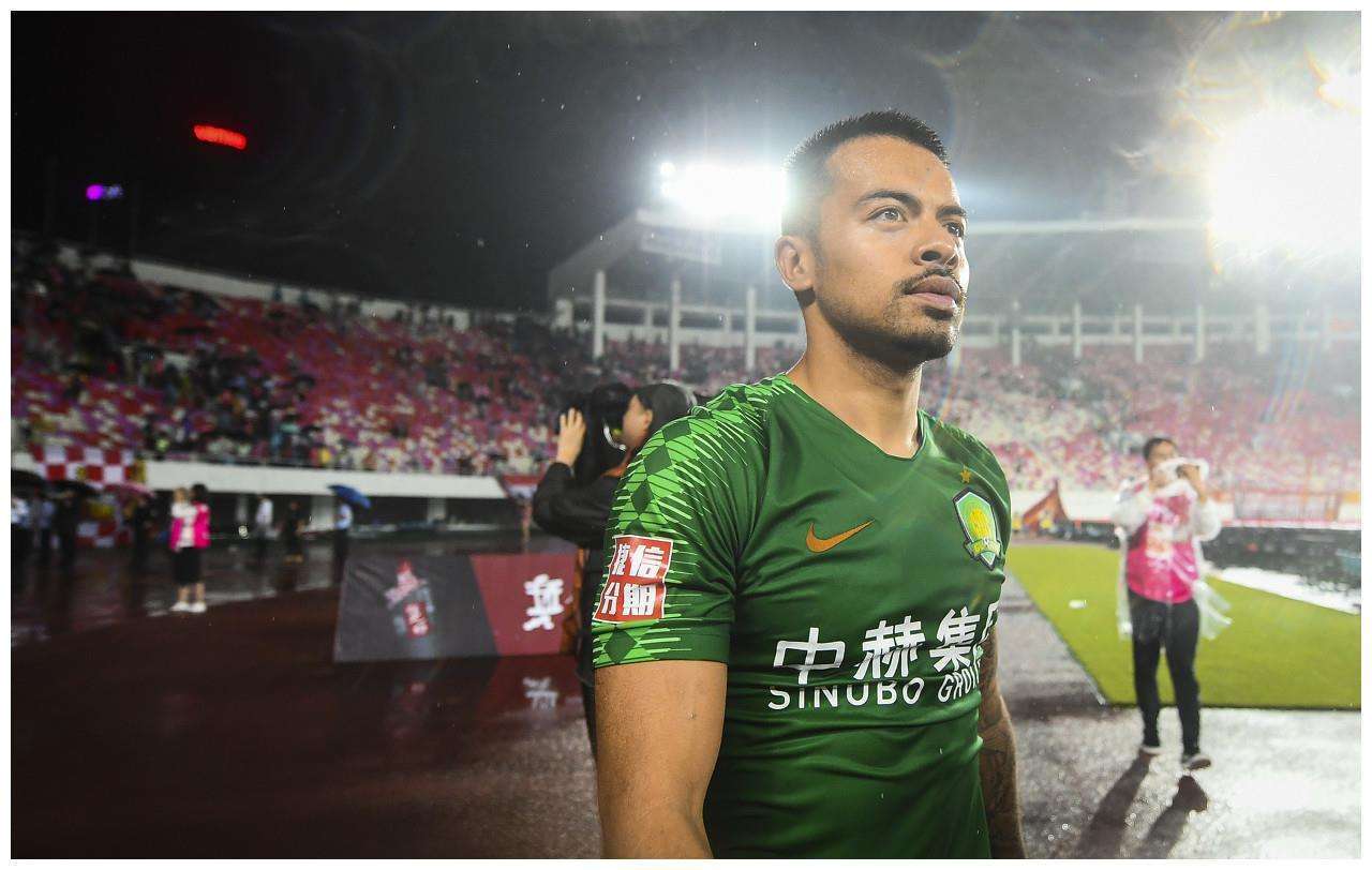 被国家队开除李可因祸得福 拿到北京国安续约 是金子总会发光的_国足