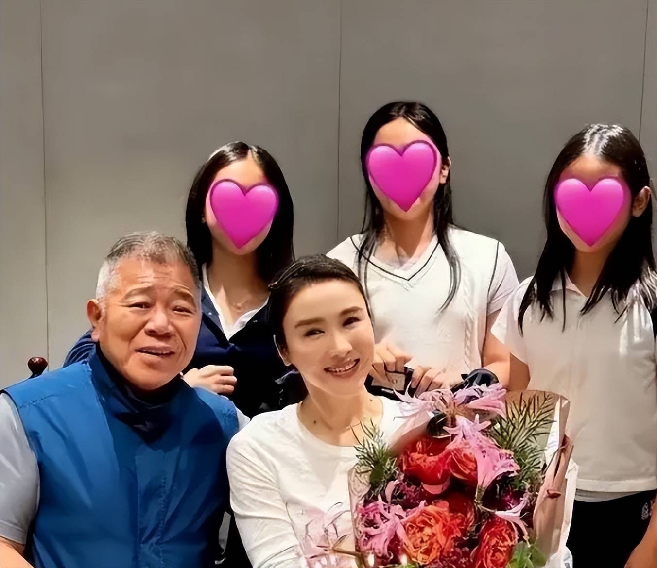 黎姿晒照庆结婚15周年,依偎在老公怀里撒娇,与马廷强夫妻相超足_爱情