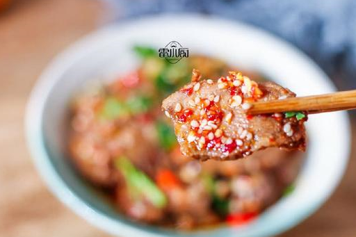 分享8道备受男人青睐下酒硬菜,春节家宴喝酒吃正合适!_食材_小米_猪皮