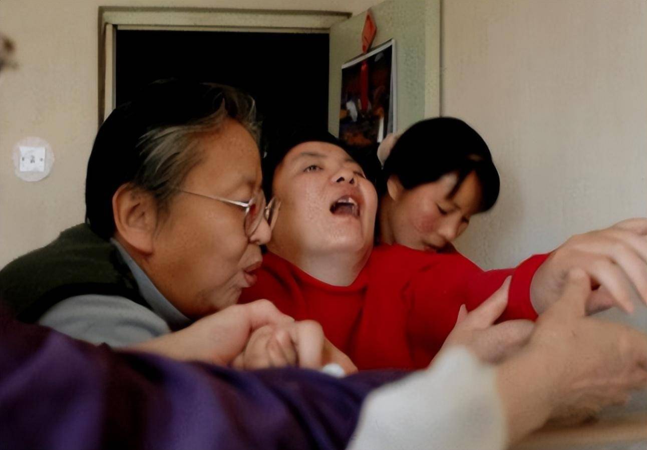 朱令与病魔抗争30年去世,近5万人请愿,要求澳方遣返"凶手"_孙维_寝室