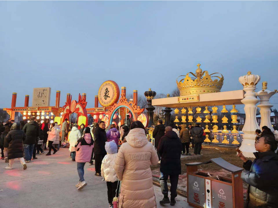 郑州新晋龙年打卡地,人气不输"大唐不夜城",门票免费值得一去_游客