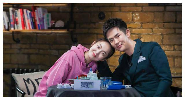 曝张佳宁与小六岁男友同居,网友指其为软饭男!_高至霆_感情_交往