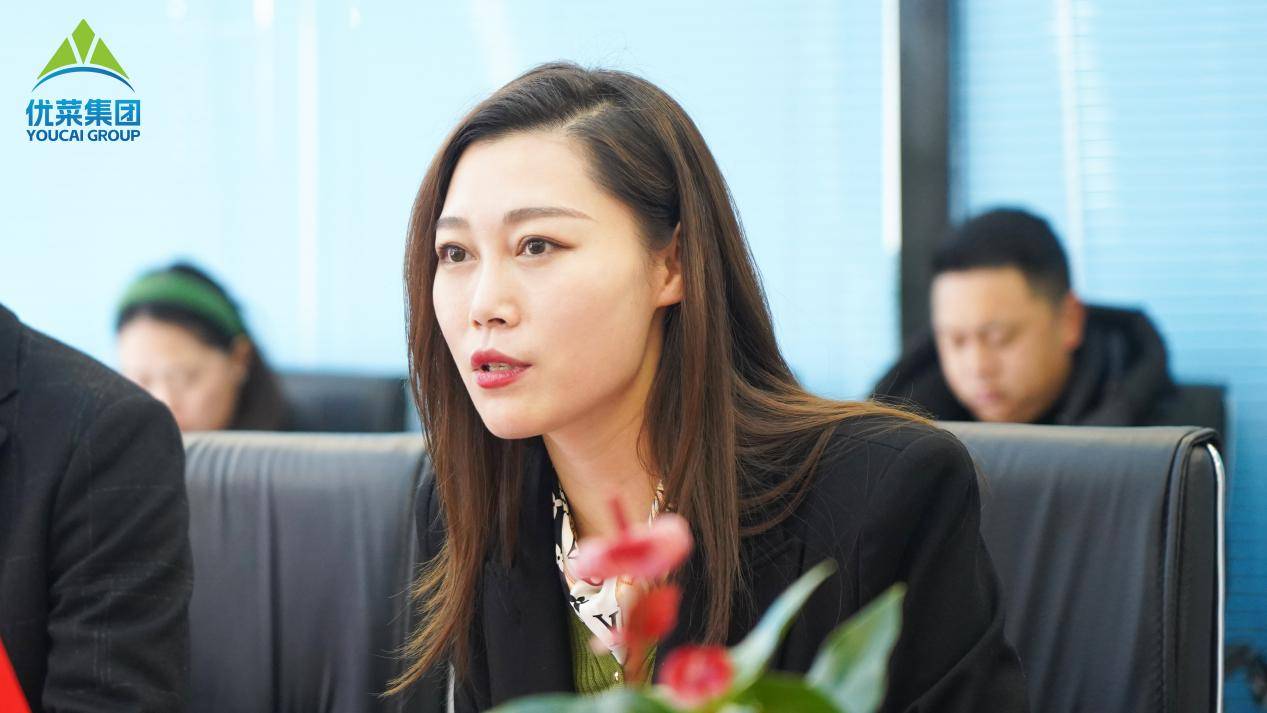 马尔康市委常委,市政府副市长杨成军就马尔康市基本情况做了详细介绍.