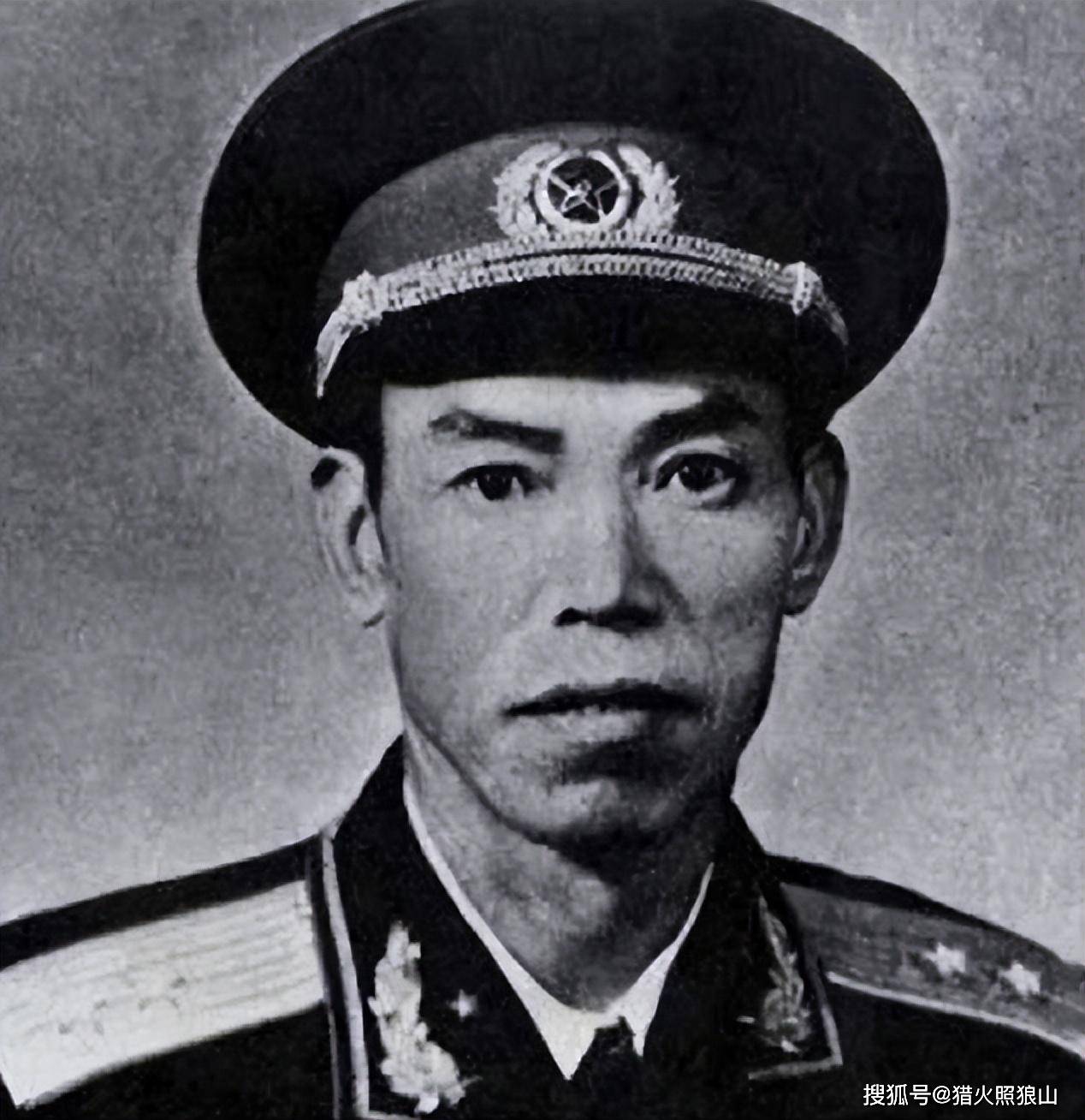 三人来自同一个村:关系非同一般,后来两个成了中将,一个是少将_梁兴初