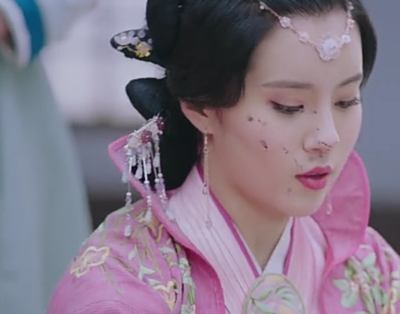 《双世宠妃》深爱连城的五个女人,她比小檀更痴情,却无人注意?