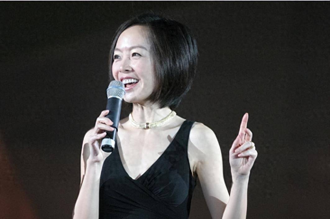 53岁的鲁豫,终于落到今天这一下场_婚姻_事业_感情