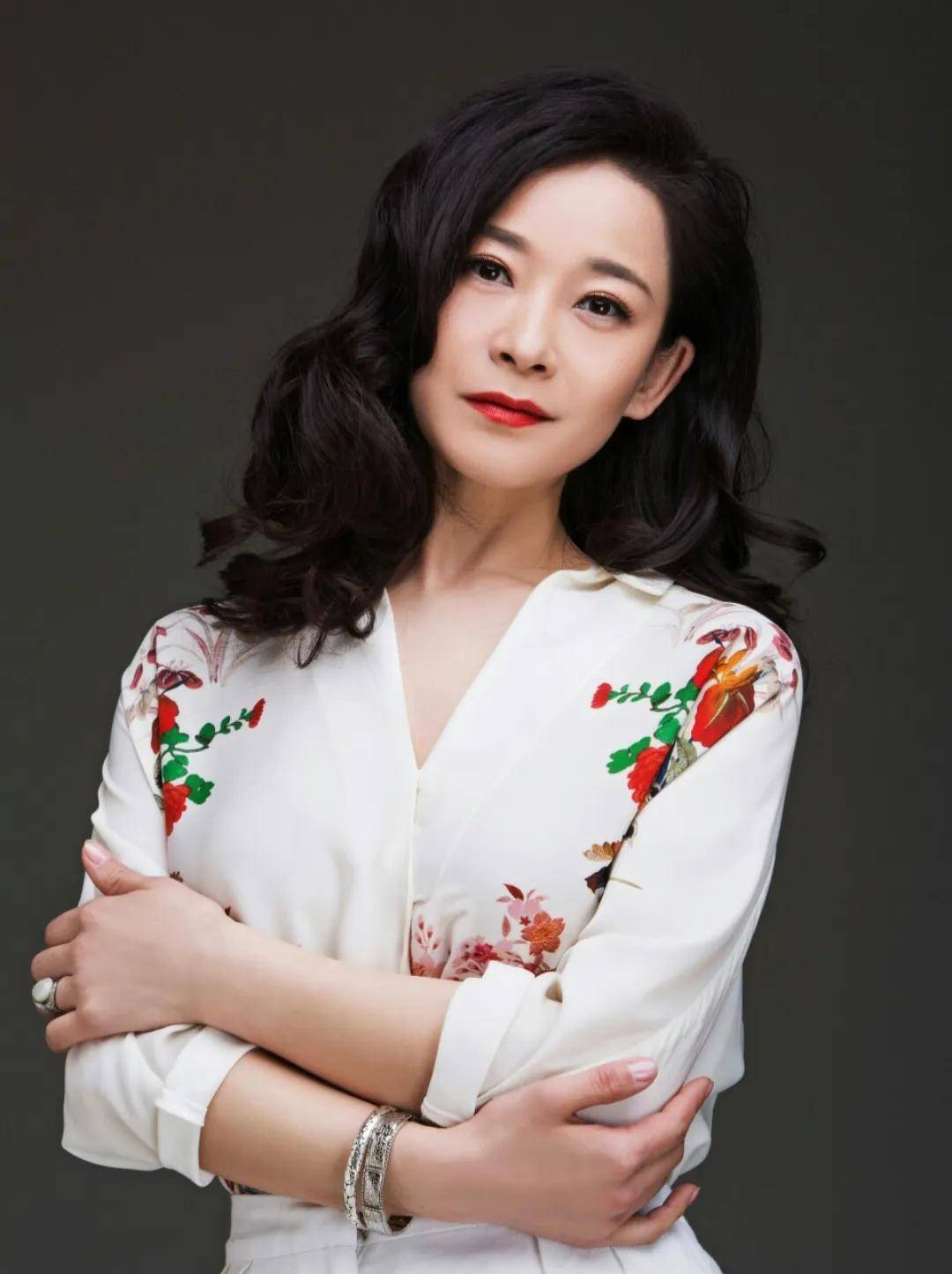 师悦玲:因《大明风华》出圈,演技过人却不火,年近50,她越老越美