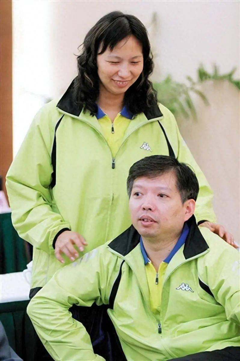 幸运地夺奥运会乒乓球女单亚军,与丈夫执教香港队有艰辛_戴丽丽_陈静