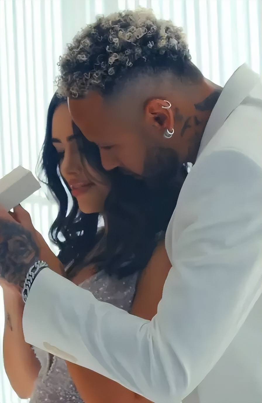 出轨女模怀孕4个月,内马尔又双叒当爹了!_私生活_孩子_阿曼达