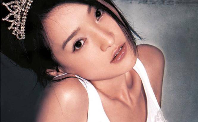 事实证明,49岁"无人敢娶"的周迅,已经走上了另一条道路!