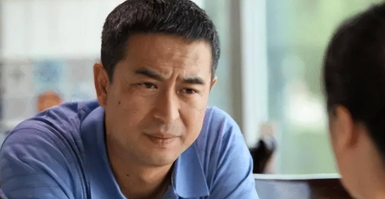 张嘉译:我头发也剃了,合同也签了,他把我给换了,这不是欺负人_经历