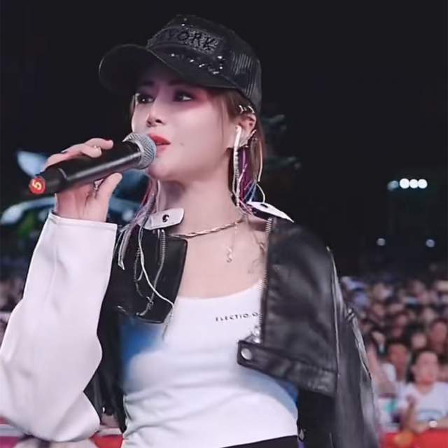 曝网红"花姐"出场费15万!现场发放专辑,成名前一首歌30没人理