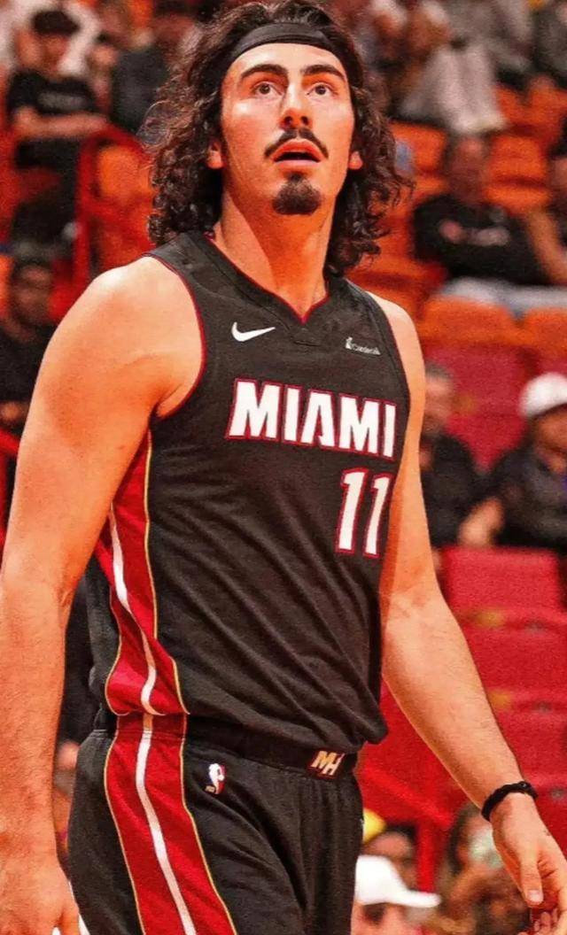 15投11中砍下31分,巴特勒成全雅克斯,热火这个18号新秀了不得.