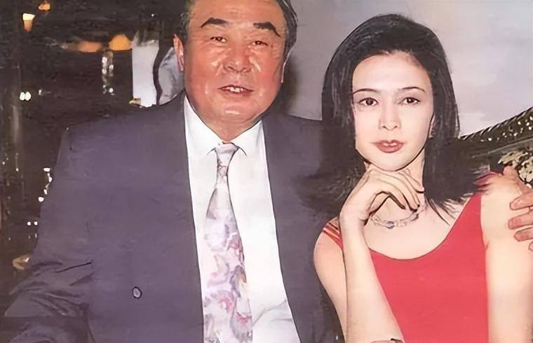 演员关山:与女儿28年断绝来往,女儿关之琳为其准备400万墓地_父亲