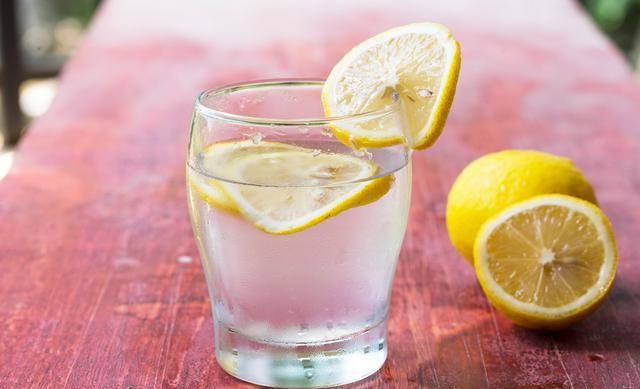 长期坚持喝柠檬水,究竟是"养生"还是"伤身"?_维生素_其他_身体