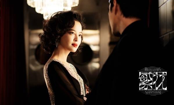 胡歌情感纠葛三女,辛芷蕾美上热搜,唐嫣正直讨喜_宝总_李李