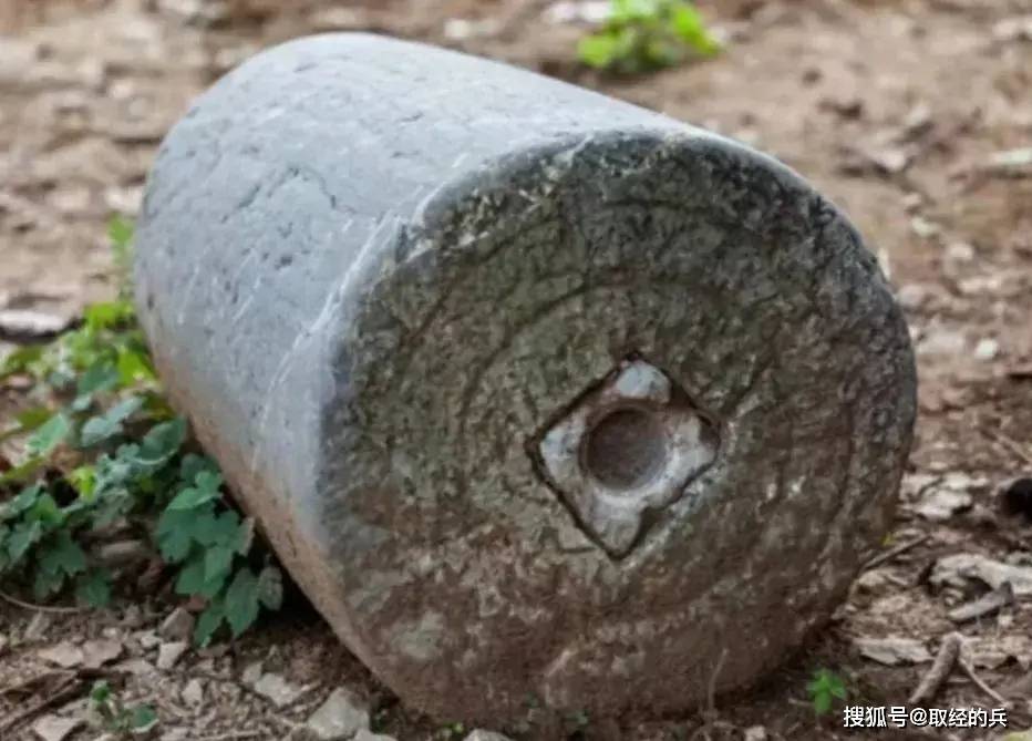 鄂州伢都把石磙当马骑!