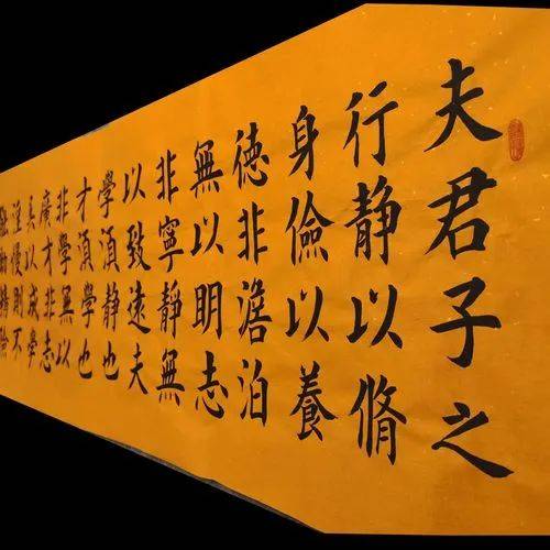 国人爱标语,你看那满大街的标语口号,写完了,贴到墙上去,事情就完了.