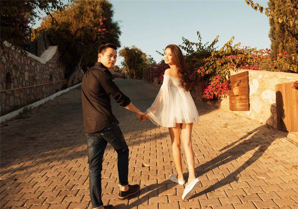 安以轩,23岁出道,兜兜转转嫁富豪,生了一儿一女,最终大梦一场_陈荣炼