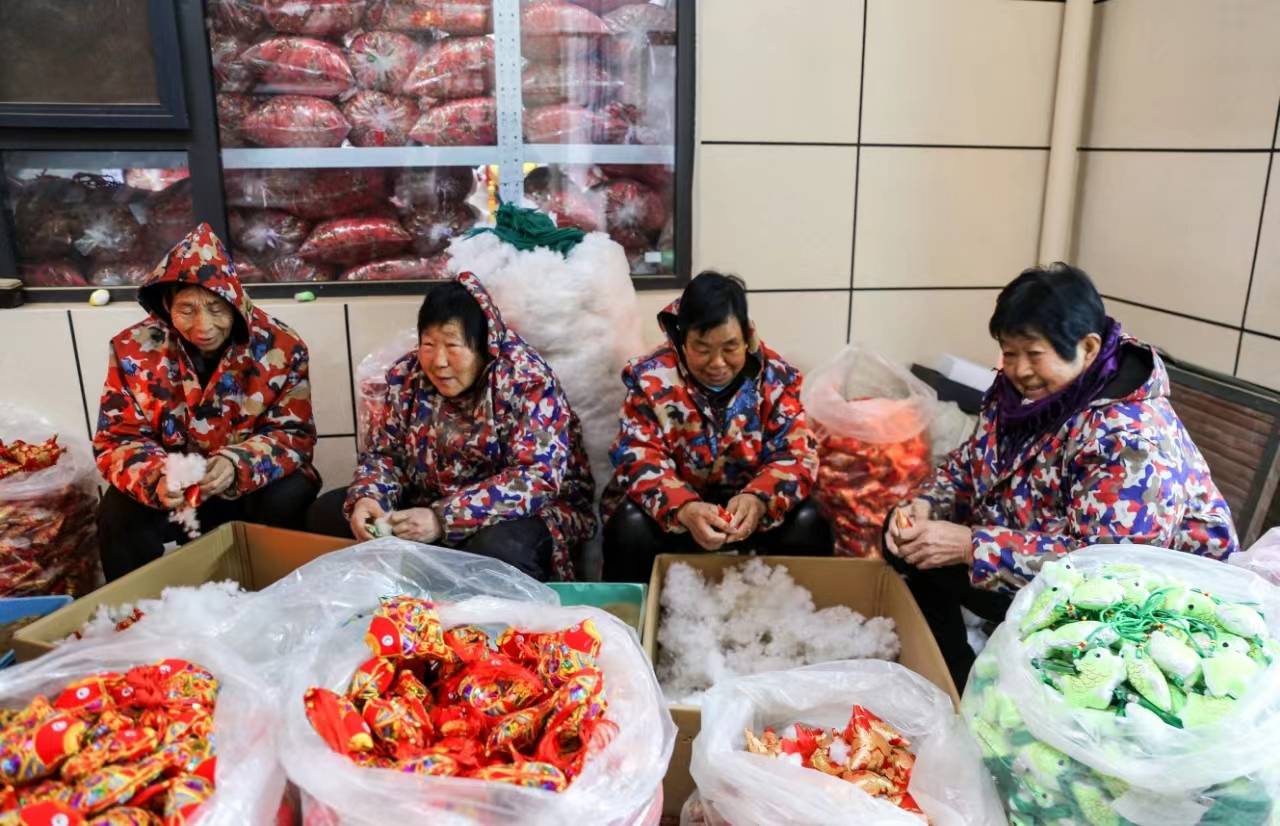 夏县:订单龙饰香包生产销售忙_加工_布艺_产品