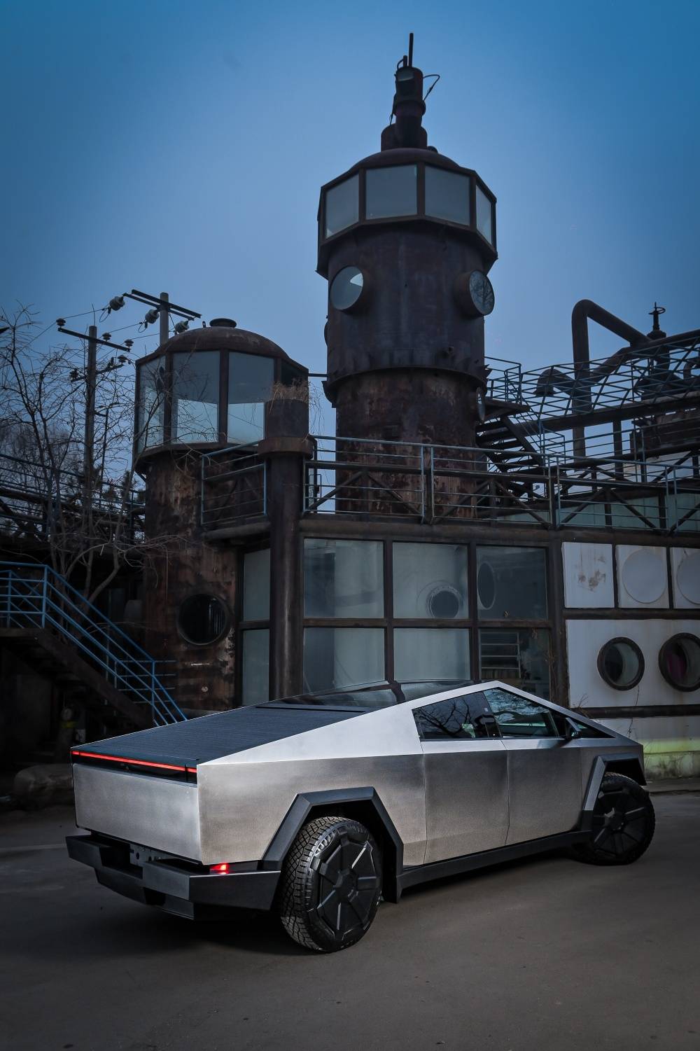 特斯拉赛博越野旅行车闪现石家庄街头