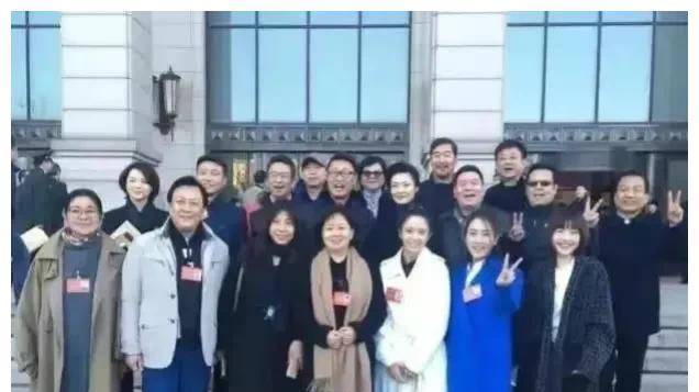 演艺明星当选人大代表:必然时代,社会误解?_事件_娱乐_内幕