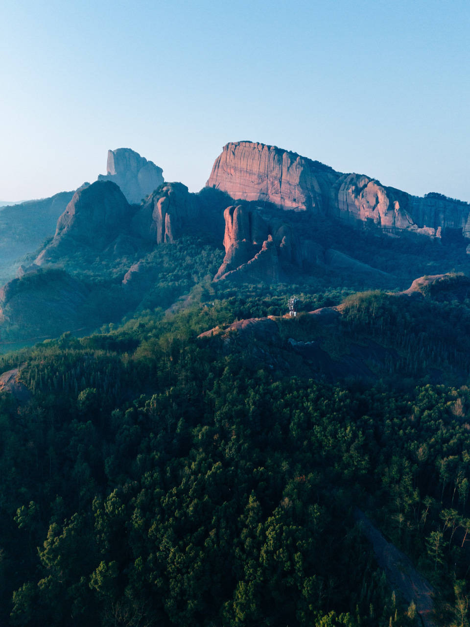 冬游江西弋阳龟峰_冬日_土地_山体