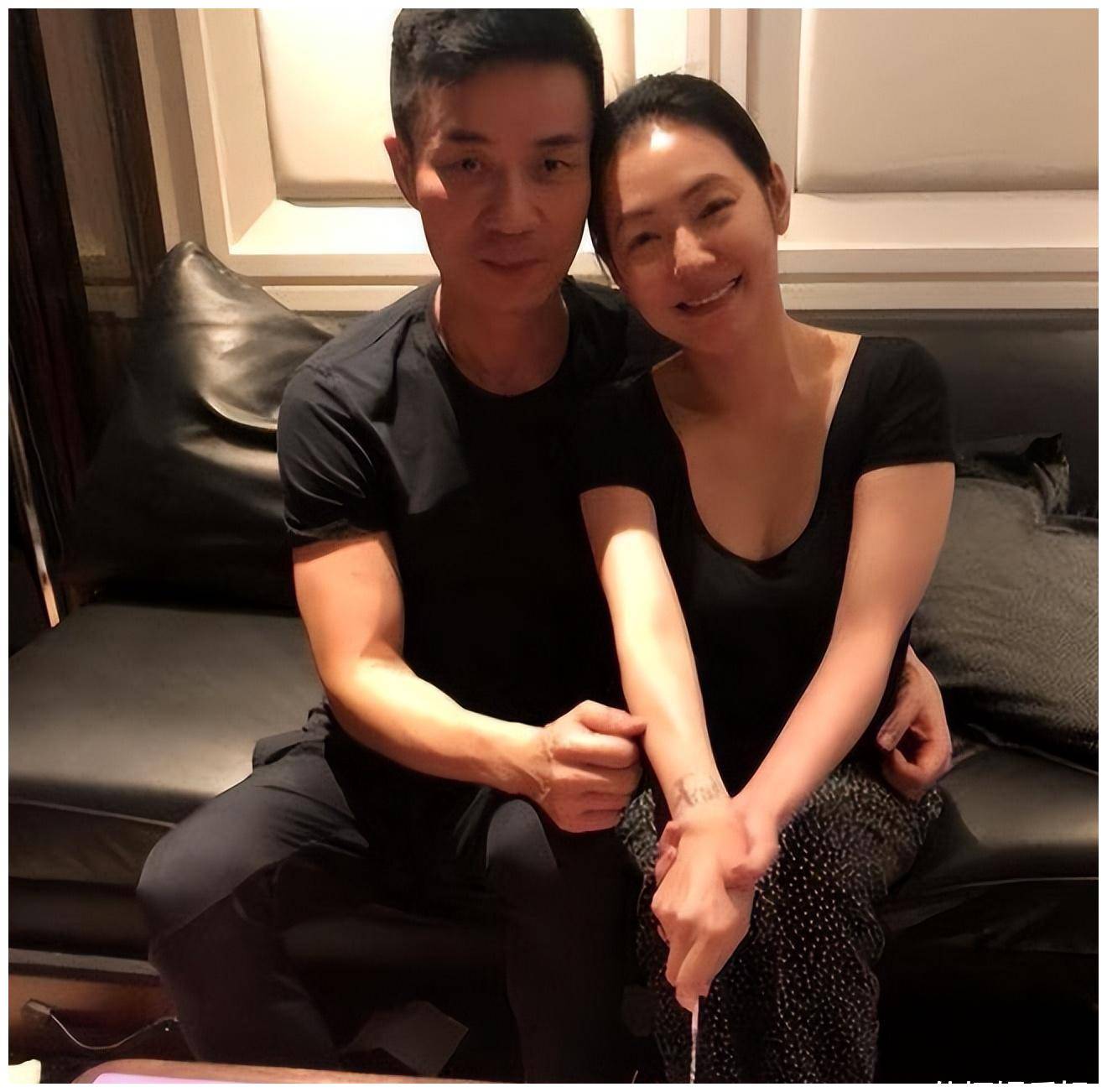 大女儿许曦文前段时间刚过完18岁生日,二女儿也16岁了,就连许老三都